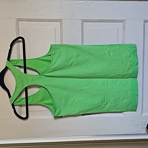 Heat gear Under Armour tank - Picture 5 of 5